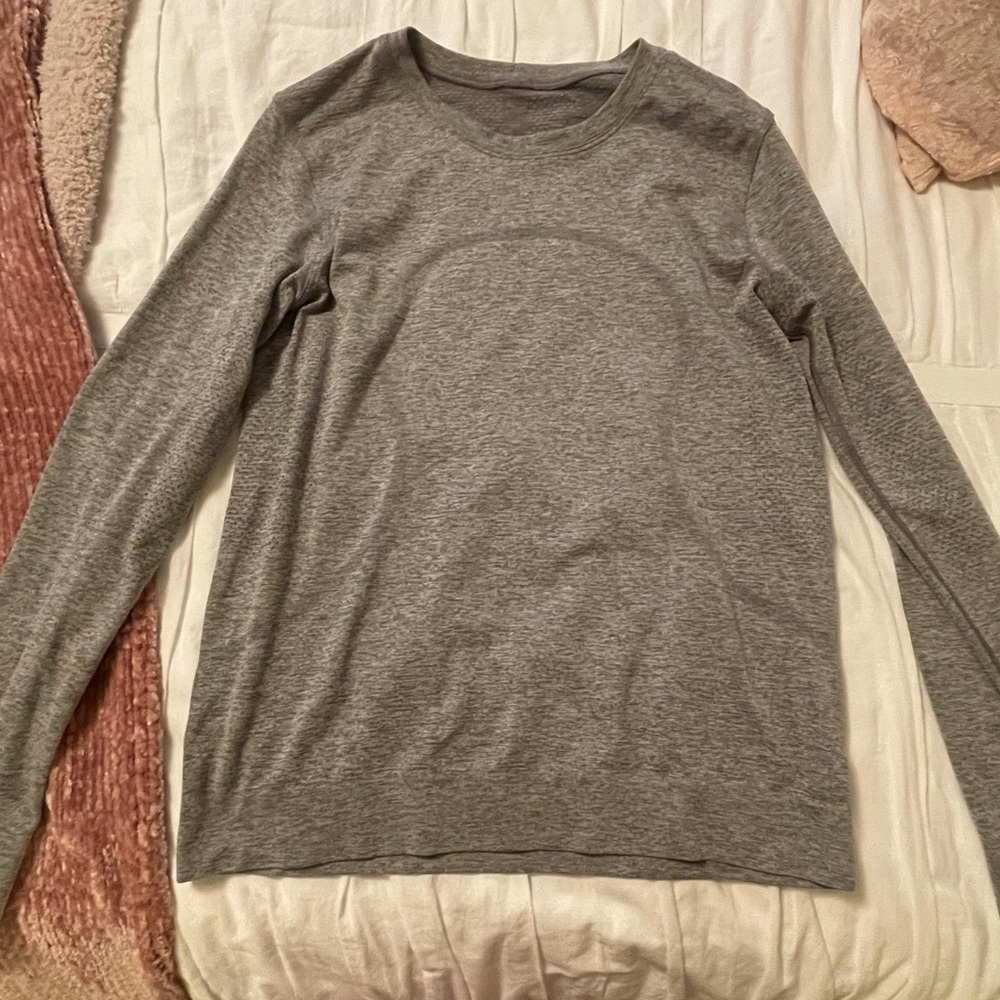 Lululemon Swiftly Breathe long sleeve size 6